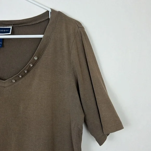 Karen Scott shortsleeved tee with button detail on v-neck brown M - Picture 5 of 7